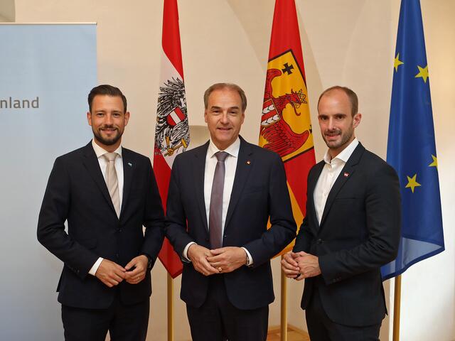 Wirtschaftsreferenten tagen in Stadtschlaining: Kärnten Wirtschaftslandesrat Sebastian Schuschnig, Burgenlands Landesrat Leonhard Schneemann, Staatssekretär Florian Tursky | Foto: Landesmedienservice