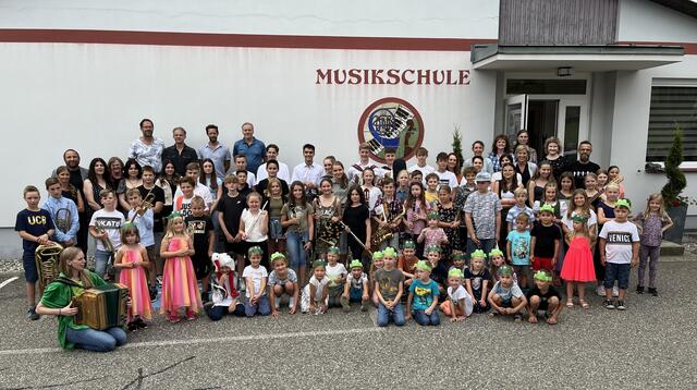 Die Schüler der Musikschule oberes Lavanttal blicken ihrem Auftritt am Schlossberg entgegen. | Foto: Jasmin Pieber