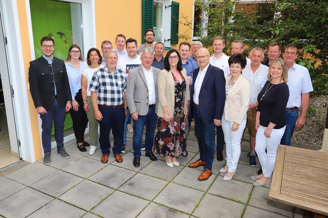 LAbg. Hubert Lang hieß den ÖVP-Bezirksparteivorstand Bruck-Mürzzuschlag rund um Obmann LR Hans Seitinger willkommen. | Foto: Alfred Mayer