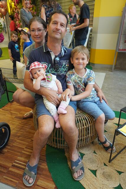 Familie Aumüller brachte einen der jüngsten Gratulantinnen zur Geburtstagsparty.