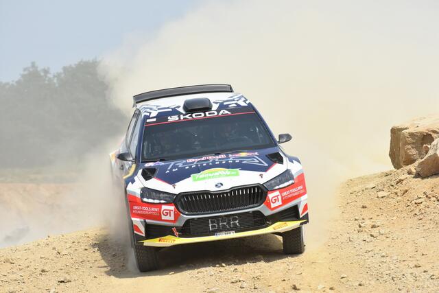 Raimund Baumschlager: „Wir haben zu Beginn echt sehr viel Staub schlucken müssen. Aber das Setup am Skoda Fabia passt, und ich komme von Prüfung zu Prüfung immer besser ins Fahren. Es macht Spaß.“ | Foto: Harald Illmer