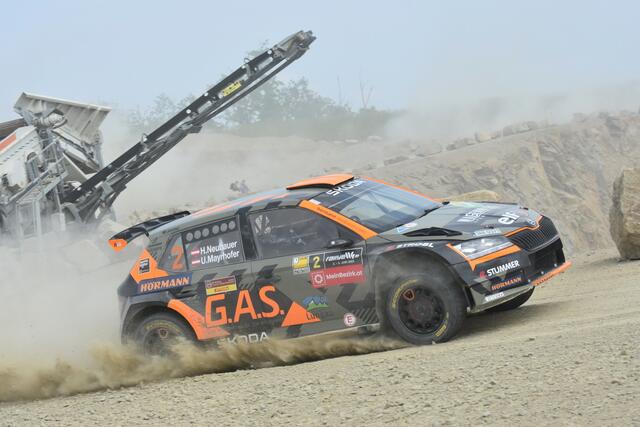 Hermann Neubauer: „Ich bin nach diesem Tag naturgemäß sehr zufrieden. Auf der SP 4 war ich vielleicht etwas zu vorsichtig unterwegs, aber was soll’s. Entschieden ist hier noch gar nichts. Für morgen ist alles offen.“ | Foto: Harald Illmer