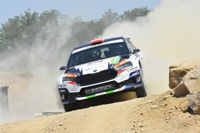 Simon Wagner: „Ich habe viel Spaß gehabt und echt froh, endlich wieder einmal eine Schotterrallye in Österreich zu bestreiten. Wir hatten einen guten Speed. Auf morgen freue ich mich schon sehr, wenn ich dann mit Startnummer 2 nicht mehr den Staubsauger spielen muss.“
 | Foto: Harald Illmer