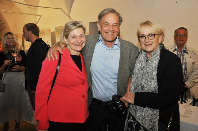 Die Kulturkenner Rolanda und Markus Honsig-Erlenburg mit Vbgm. und Unternehmerin Emilis Selinger