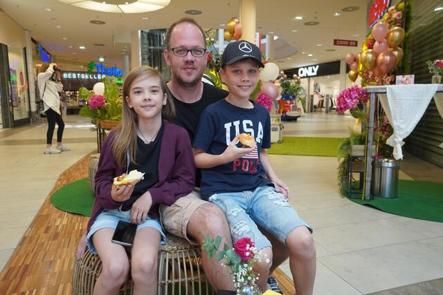 Emilia, Markus und Loris ließen sich die köstlichen Brötchen nicht entgehen.