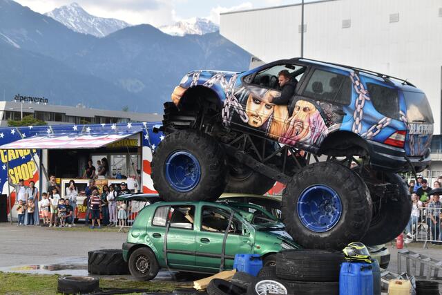 Über 300 begeisterte Zuschauer erlebten Stunts und Action. | Foto: Kendlbacher