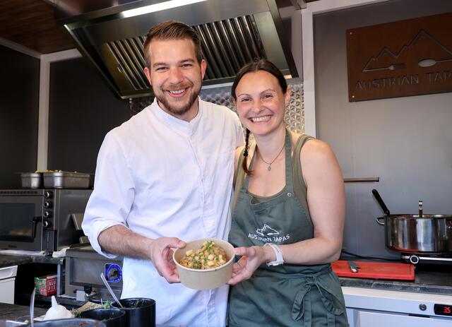 Zauberten leckere Speisen!Thomas Pichlmaier und Tanja Getzinger von "Austrian Tapas" (Foodtruck &amp; Catering).