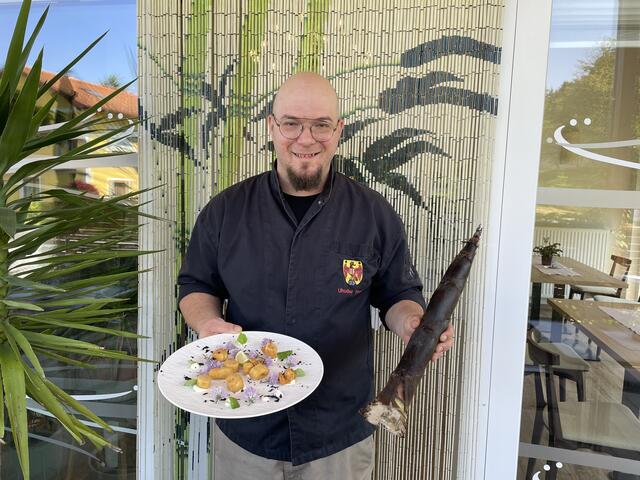 Küchenchef Michael Kahr verkocht Bambus in Windisch Minihof.