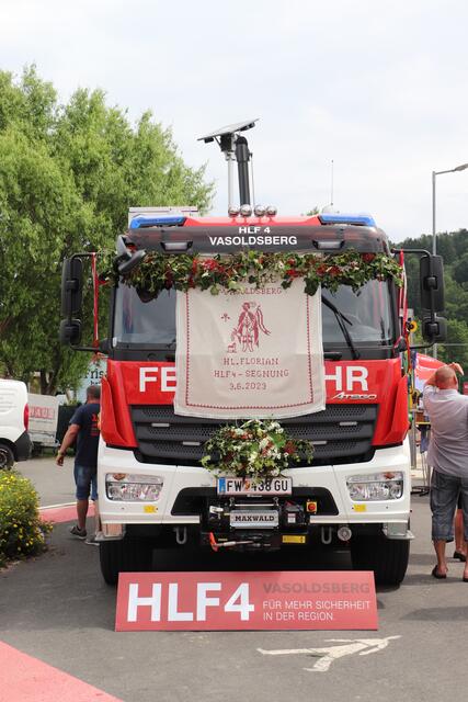 Er stand im Mittelpunkt des Jubiläumsfestes: der neue HLF4 der FF Vasoldsberg | Foto: Edith Ertl