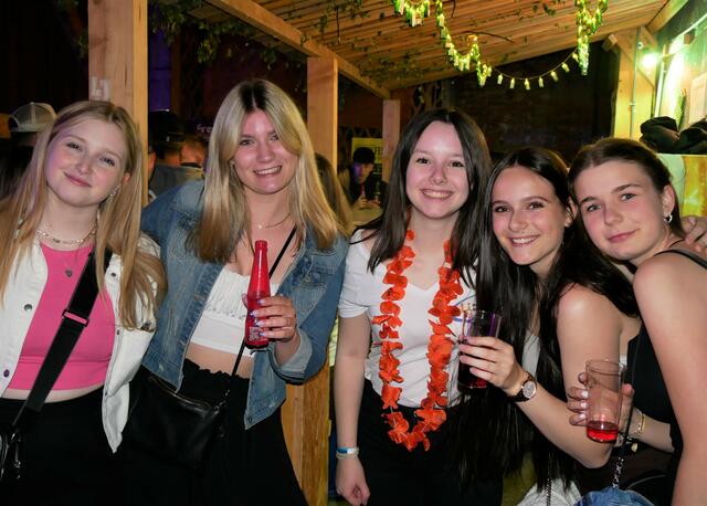 Clara, Clara, Caroline, Chiara und Katrin genossen die gute Stimmung am Fest. | Foto: LAURA PUTZ