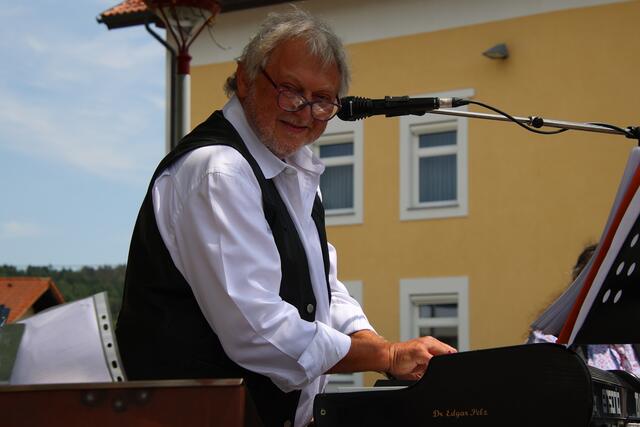 Frühschoppen mit Doc Eddys Dogs und Edgar Pelz. | Foto: Wolfgang Schweighofer