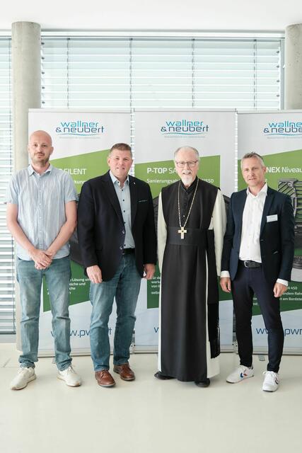 Niederlassungsleiter Simon Schatz, Bürgermeister Markus Rinner, Abt German Erd, Geschäftsführer Daniel Fellner
 | Foto: Martina Svehla