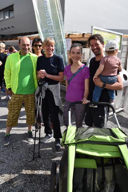 1. Klimalauf in Telfs: Da waren vor allem die SPÖ und Grünen Gemeinderats-VertreterInnen mit Familien gerne dabei.