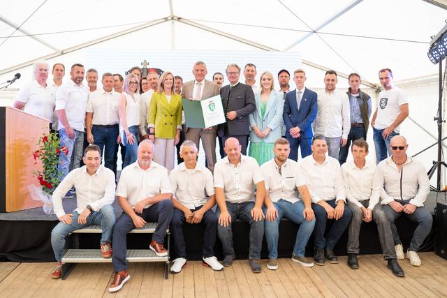 LH Christopher Drexler mit dem Team der Firma Reichl-Schrott | Foto: Land Steiermark