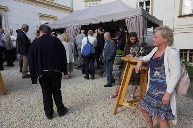 belegte Brote, verschiedene Getränke und Wein vom Weingut Wimberger | Foto: Ingrid Seifert