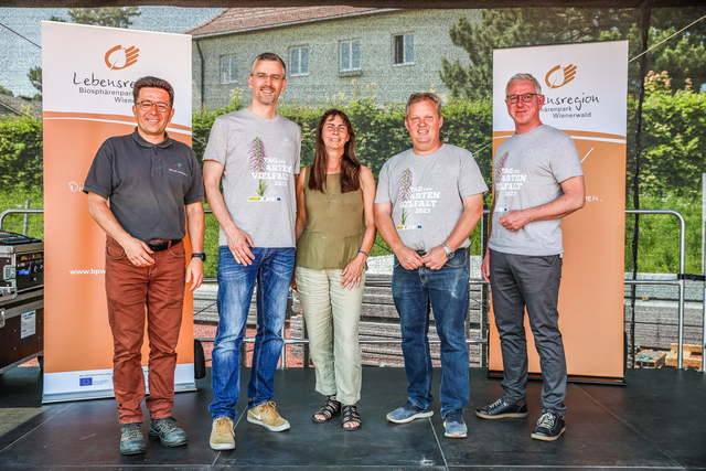 Abteilungsleiter der HBLA und BA Klosterneuburg DI Martin Mehofer, Vize-Bgm. von Klosterneuburg Mag. Roland Honeder, Ortvorsteherin der Katastralgemeinde Höflein Helga Fucac, Umweltgemeinderat und Biosphärenpark-Botschafter in Klosterneuburg Leopold Spitzbart und Biosphärenpark-Direktor DI Andreas Weiß hießen die BesucherInnen des Tag der Artenvielfalt 2023 herzlich willkommen. | Foto: BPWW/N. Novak