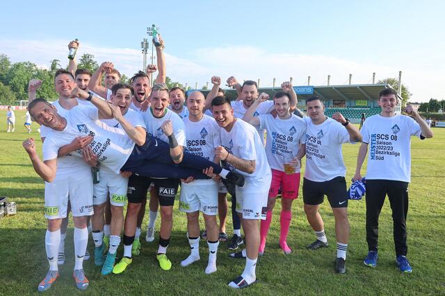 Der SC Schwanenstadt 08 hat sich am Samstag, 3. Juni 2023, den Meistertitel gegen den FC Spitz Attnang geholt.  | Foto: Helmut Klein