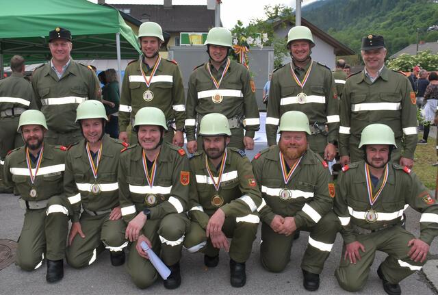 Die Kameraden der FF Rittersdorf freuen sich sichtlich über den 1. Platz in der Wertung Silber B. | Foto: BFKDO Spittal/Drau