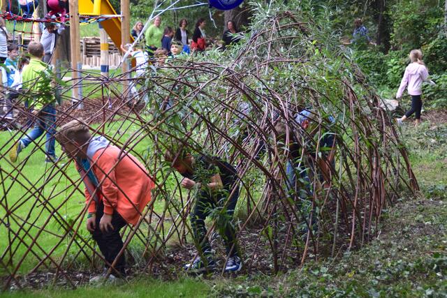 Ob Weidentunnel, Indianter-Tipi oder Balanceübungen – beim Spielplatz Kiwanis-Jubiläumspark Aubrücke in Stockerau kommen alle auf ihre Kosten. | Foto: Sandra Schütz
