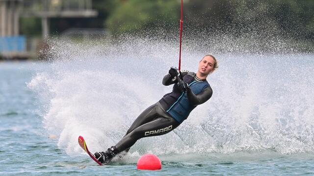 Im Juli können Interessierte verschiedene Wasserski-Sportarten am Ausee ausprobieren. | Foto: Peter Schrack