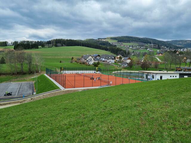 Die neue Tennisanlage mit 3 Plätzen erfreut nicht nur das Team der Sportunion, sie wird auch von Gästen genutzt.