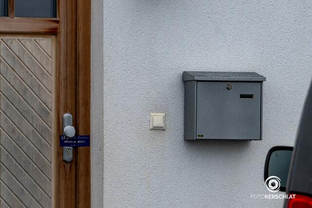 Der 46-Jährige erschoss seine 42-jährige Ehefrau mit einer registrierten Faustfeuerwaffe. Sie erlag im Krankenhaus ihren schweren Kopfverletzungen. | Foto: Team Fotokerschi/Kerschbaummayr