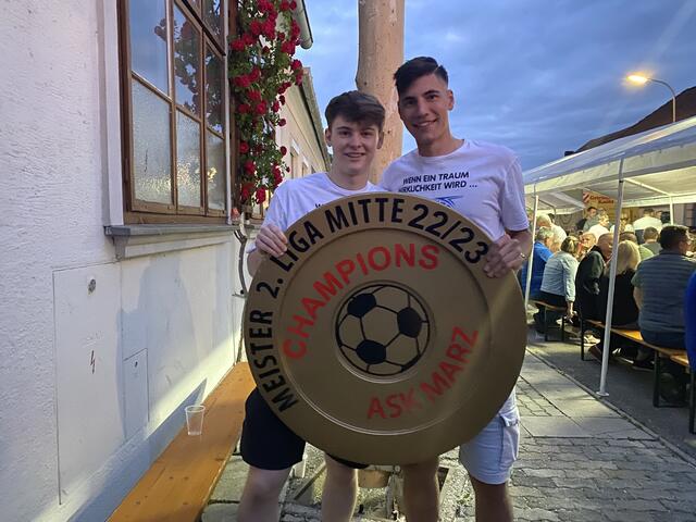 Der ASK Marz feierte am Kirtag auch gleich seinen Aufstieg | Foto: Jennifer Flechl