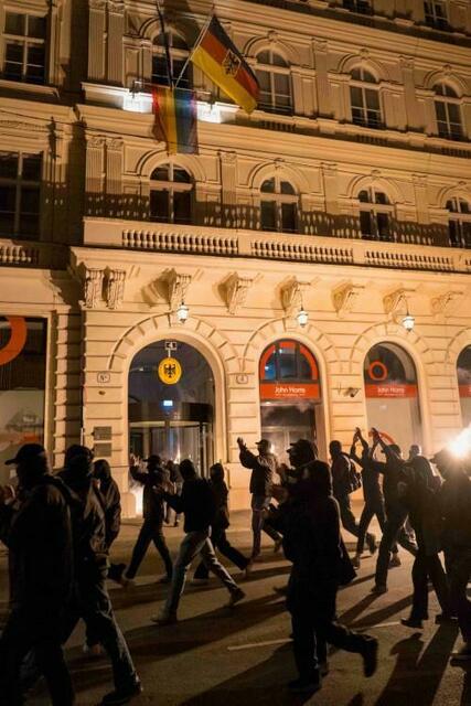Hinter der Aktion steckt wohl die Wiener Antifa, die sich am Montag zu der "kraftvollen und wütenden Spontandemonstration" bekannte.  | Foto: CC BY-SA 3.0 DE indimedia.org