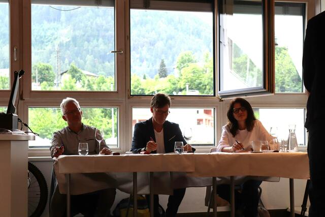 Die Jury vergibt Punkte bei den elf Verkaufsgesprächen.  | Foto: Elisabeth Zangerl 
