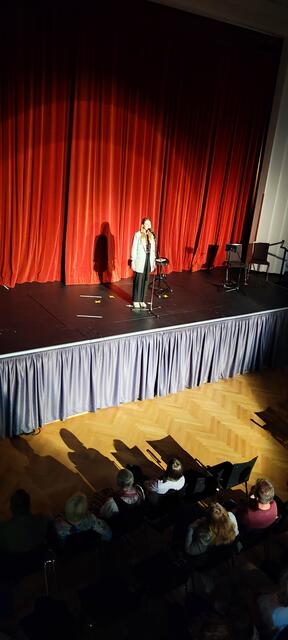 Weiblichkeit und die Macht der Sprache - Agnes Maier, Grazer Poetry Slammerin und Hebamme
