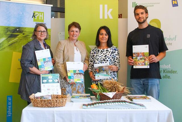 KPH-Institutsleitern Isabella Benischek, Landwirtschaftskammer NÖ-Vizepräsidentin Andrea Wagner, KPH-Studiengangskoordinatorin Alexandra Bauer, Student Lukas Jedlićka | Foto: LK NÖ/Anna Gindl