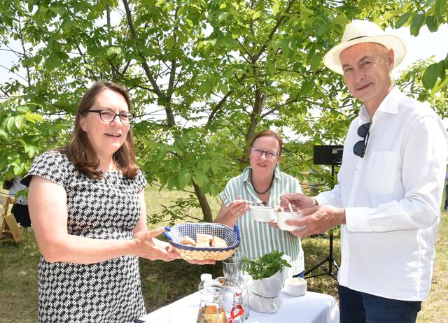  Elisabeth Seidl und Doris Ullmann-Schleich mit Slow Food Papst Michael Vesely | Foto: Herbert Schleich