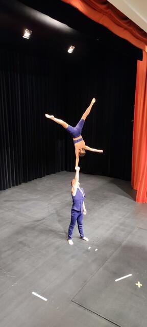 Aleksi &amp; Zlata aus der Ukraine mit Hand-to-Hand Akrobatik