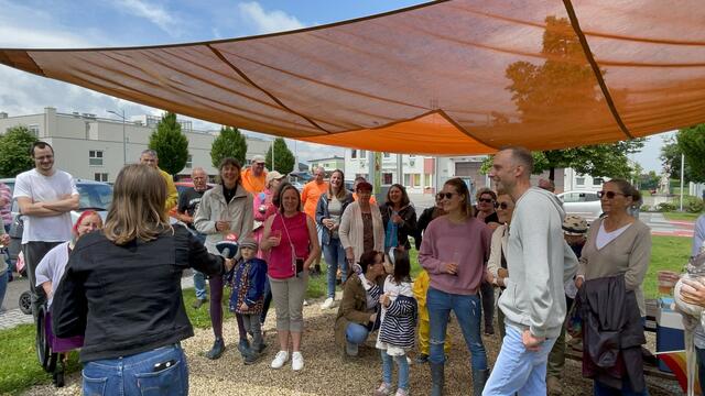 "Einen Ö3 Wecker Regenbogenzebrastreifen für Moosbrunn"! | Foto: Alexander Paulus