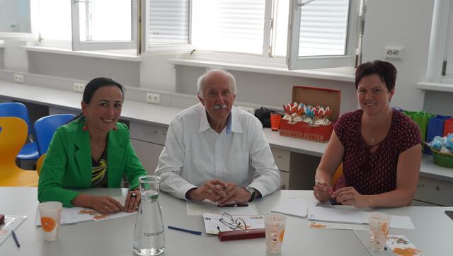 Die Jury bestehend aus Michaela Joeris, Max Stürmer und Maria Fankhauser zeigte sich beeindruckt von den Präsentationen der Schülerinnen und Schüler. | Foto: Felix Hallinger