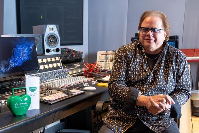 "Live is Life" zu singen, ist dem Musiker auch nach tausenden Auftritten nicht über. | Foto: STG/Harry Schiffer