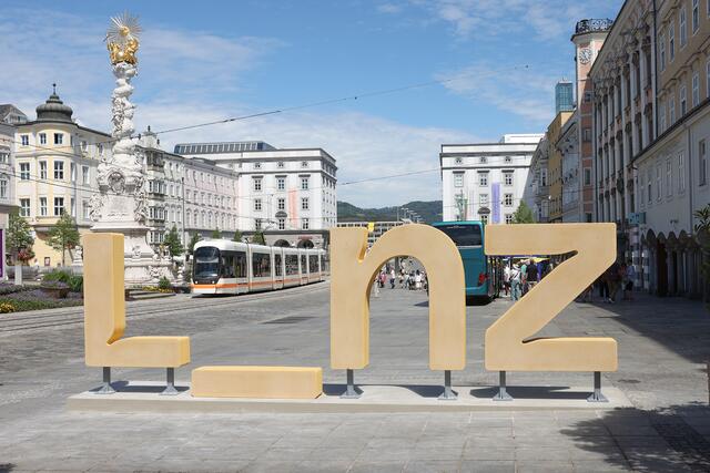 In beachtlichen zwei Kategorien wurde die Stadt Linz unter 142 eingereichten Projekten mit dem „Österreichischen Verwaltungspreis 2023“ prämiert.  | Foto: Stadt Linz