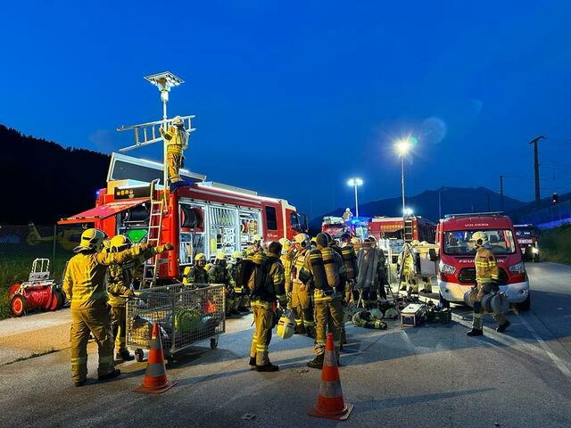 Großeinsatz der Einsatzkräfte. | Foto: Zoom.tirol