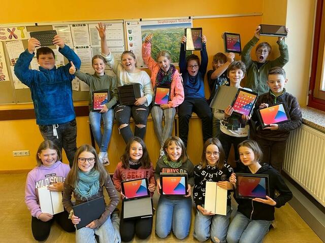 Ausgestattet mit iPads ist es den Schülern in der MS Patergassen-Nockberge jederzeit möglich digitale Techniken zu nutzen. | Foto: MS Patergassen-Nockberge
