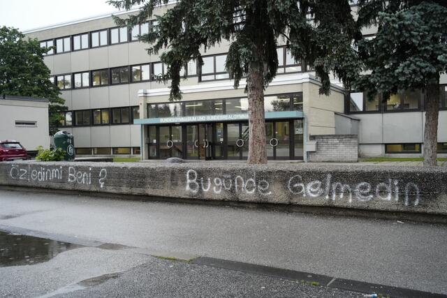 Die Nachricht auf dem Betonblock.