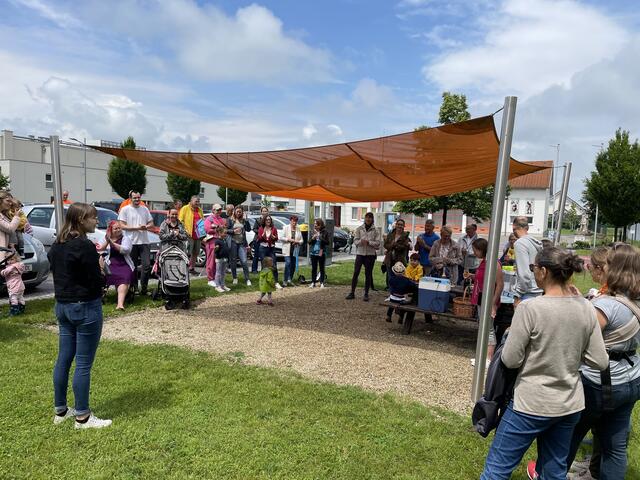 Ein Ort hält Zusammen: Moosbrunn will den bunten Regenbogen-Zebrastreifen. | Foto: Alexander Paulus