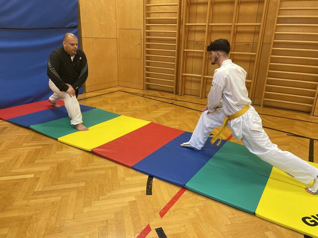2016 gründete Sebastian Nica (l.) die Vienna Taekwondo School. Unterrichtet wird abwechselnd in der Leopoldstadt und der Brigittenau. | Foto: Tamara Wendtner