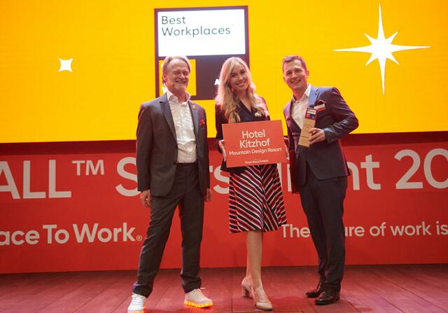 Managing Director Great Place to Work Jörg Spreitzer, Marketing Manager Hotel Kitzhof Anna Aufschnaiter und Resident Manager Hotel Kitzhof Markus Adrigan (v. li.). | Foto: GPTW GmbH