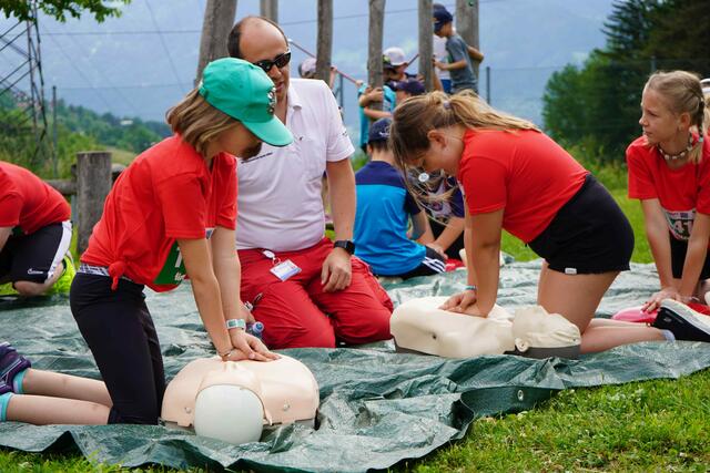 In Grins organisierten die Schulen zusätzlich eine Erste-Hilfe Station, um den Kindern auch in diesem Bereich Einblicke zu ermöglichen. | Foto: ASVÖ