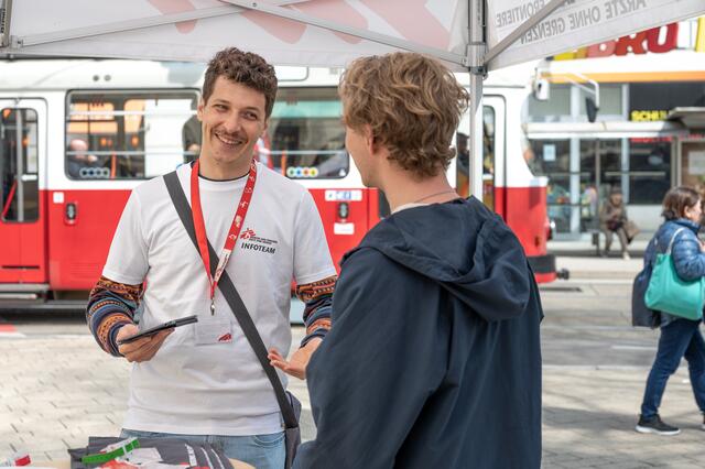 Emil Wendel und sein Team sind für Ärzte ohne Grenzen auf Wiens Straßen im Einsatz. | Foto: Tina Götz/Ärzte ohne Grenzen