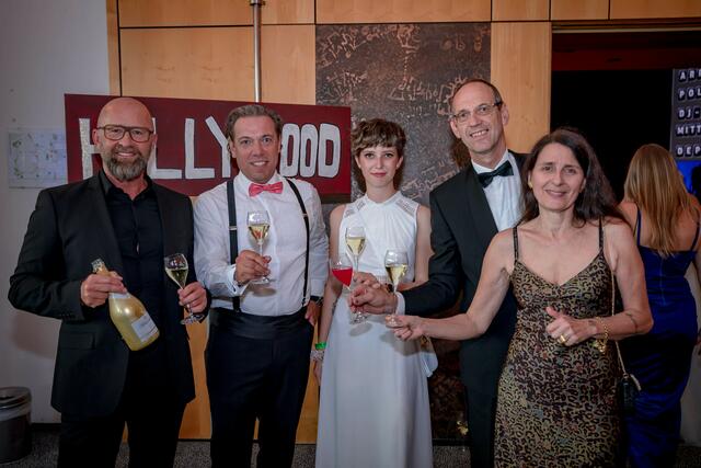 So ein Ball ist nur mit den richtigen Sponsoren möglich: Walter Settari (links), Schlumberger Sekt.