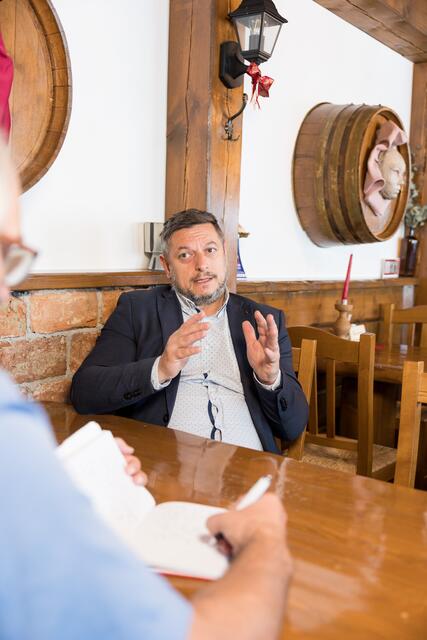  Visar Gerxhaliu: "Mitarbeiterinnen und Mitarbeiter wie Partner sehen und mit ihnen immer auf Augenhöhe kommunizieren." | Foto: Martin Meieregger