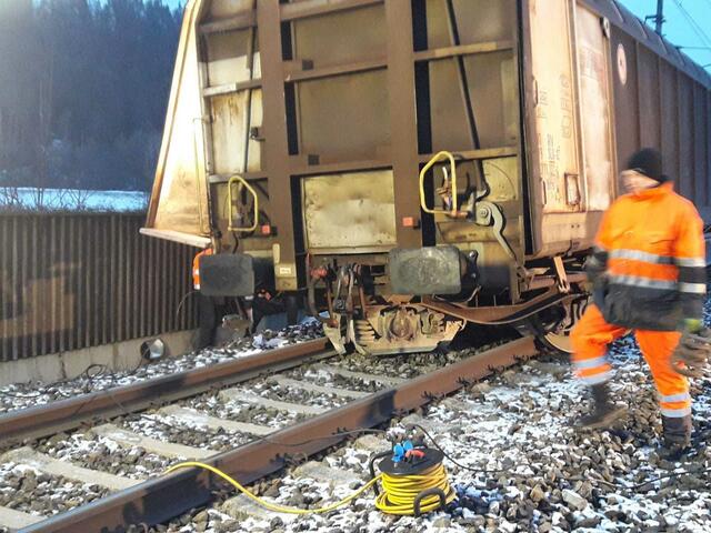 Am Donnerstagnachmittag kletterte ein Jugendlicher auf einen Zugwaggon und bekam dabei einen Stromschlag. | Foto: KK/ÖBB