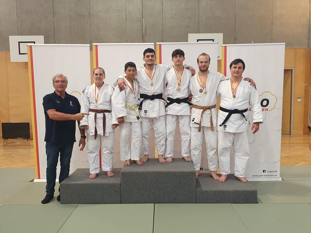 Trainer Erich Pachoinig, Katrin Melcher, Petrisor Lascu, Akraman Jusupov, Batuchan Jusupov, Robin Hauser, Jürgen Rossmann (v.l.) | Foto: Privat