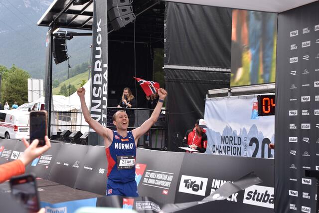 Am zweiten Renntag dgewann Stian Hovind Angermund aus Norwegen Gold bei den Herren im Trail Short und verteidigte seinen Titel.  | Foto: Kainz
